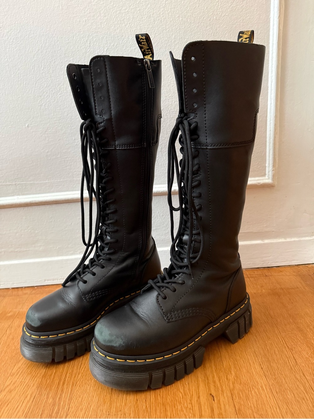 Dr. Martens Audrick 20-Eye Nappa Lux Platform Boots - US 6 / EU 37 - Picture 4 of 8